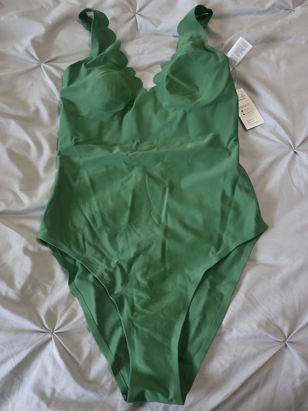 Women’s Scallop-Edge One-Piece Swimsuit - Green - Picture 3 of 6